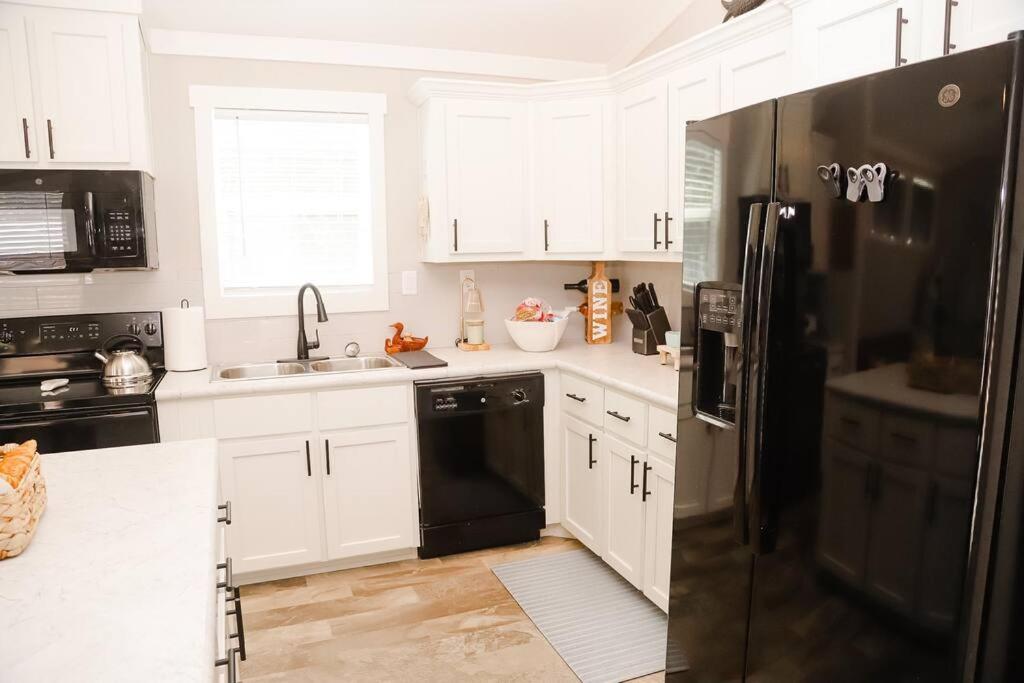 The Little Getaway-Sleeps 4, Firepit, Pet Friendly Villa Pottsboro Екстериор снимка